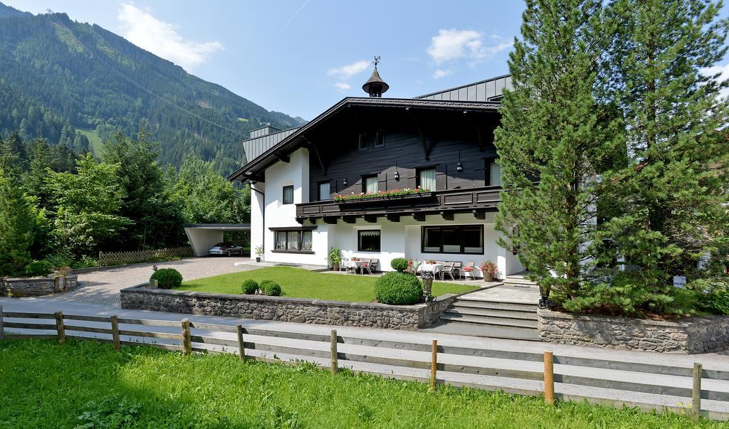 Alpin Hotel Garni Eder - Private Living Mayrhofen Eksteriør billede