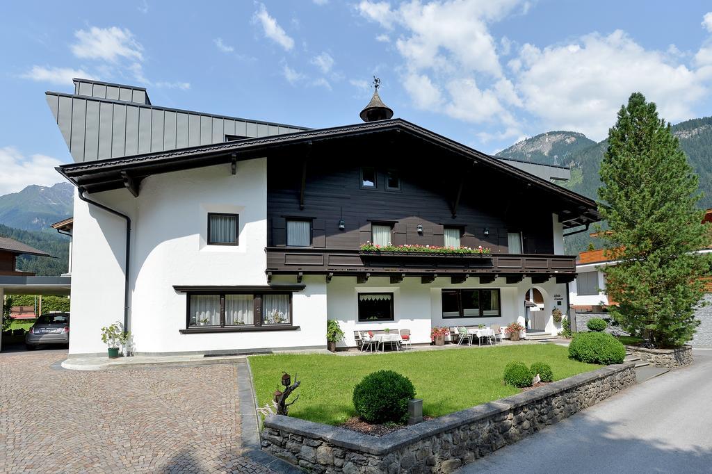 Alpin Hotel Garni Eder - Private Living Mayrhofen Eksteriør billede