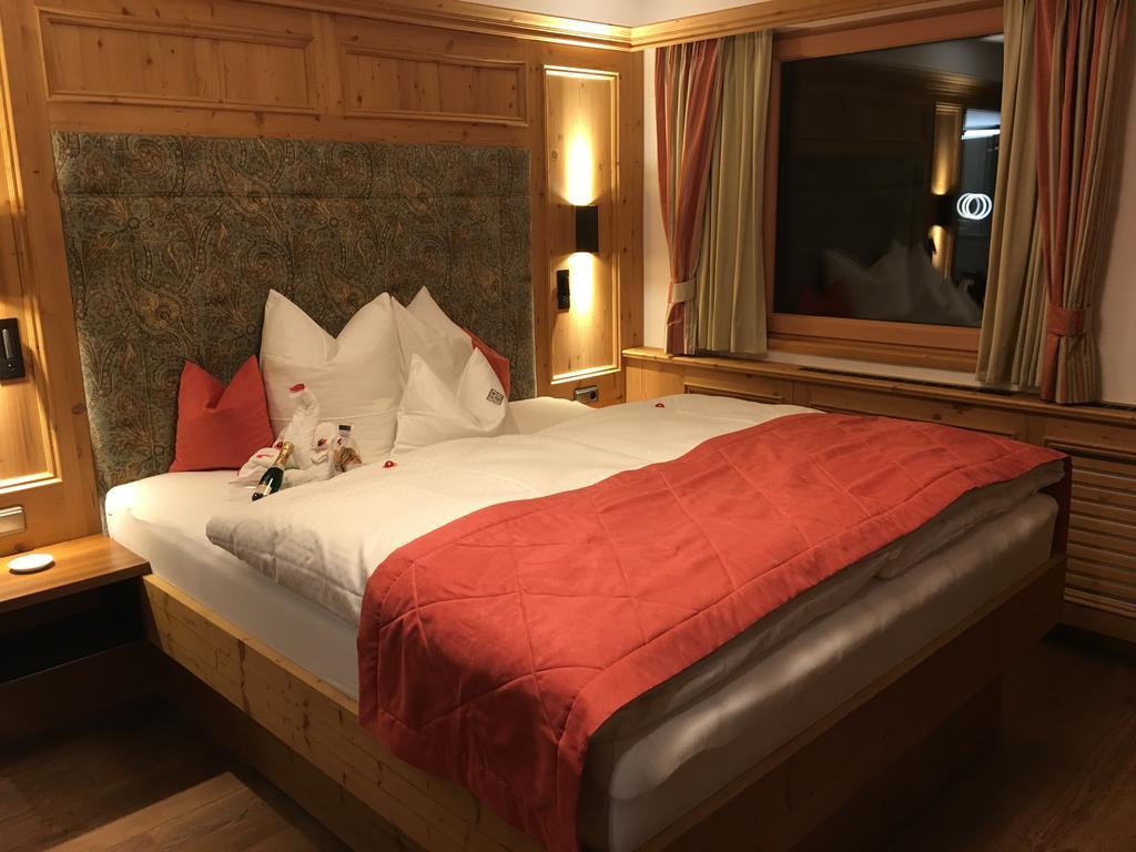 Alpin Hotel Garni Eder - Private Living Mayrhofen Eksteriør billede