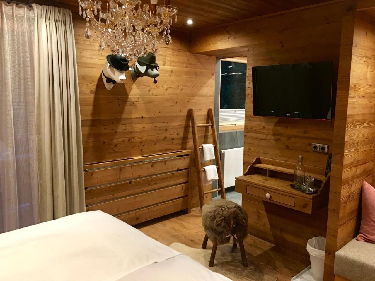 Alpin Hotel Garni Eder - Private Living Mayrhofen Eksteriør billede