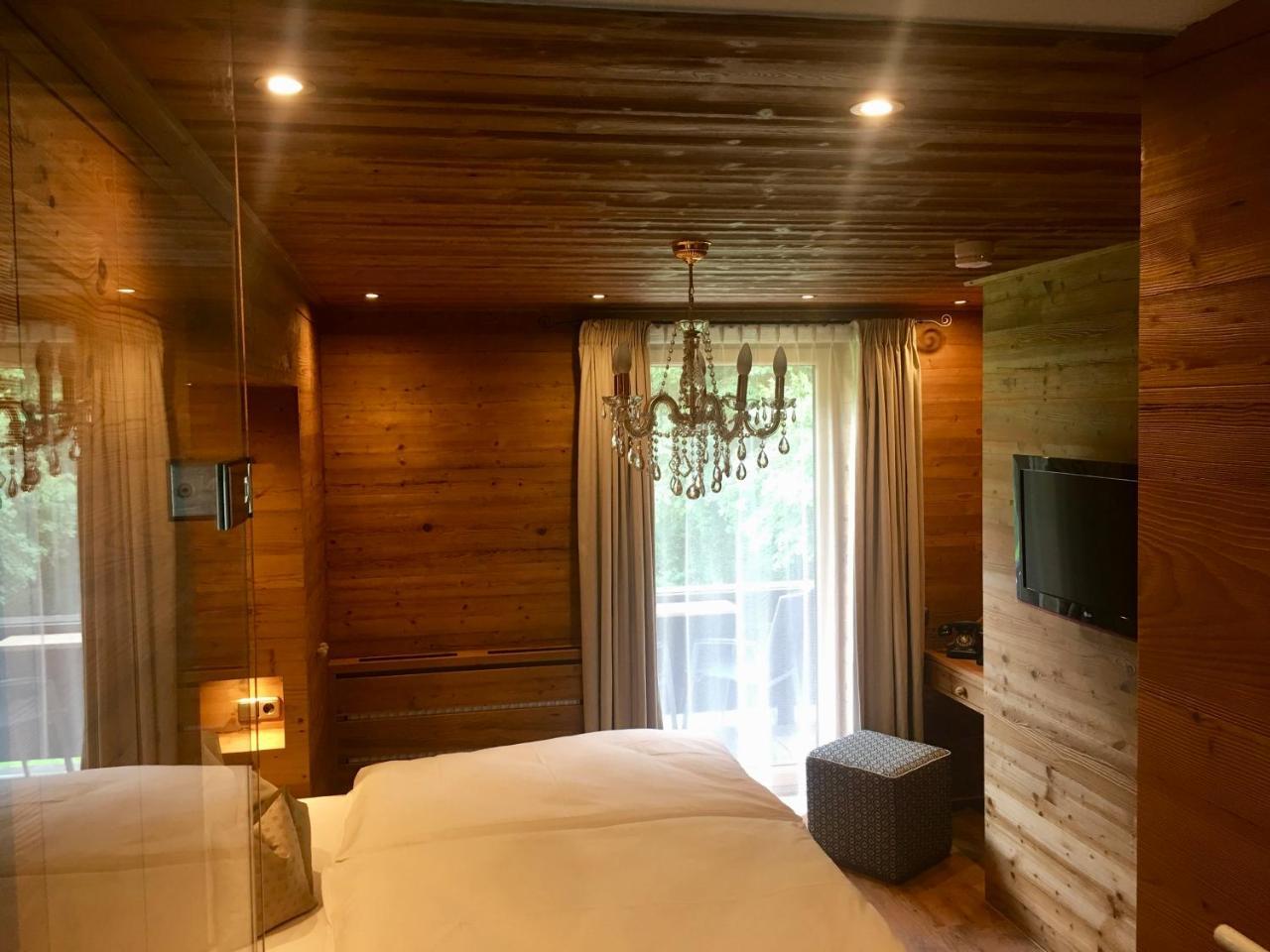 Alpin Hotel Garni Eder - Private Living Mayrhofen Eksteriør billede